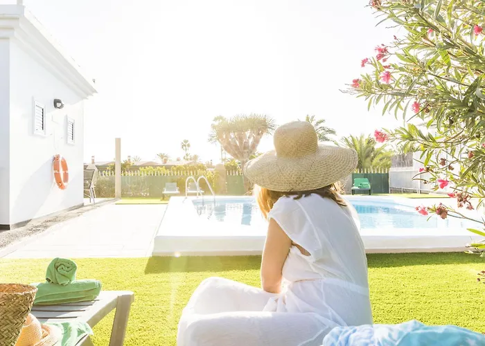 拉斯阿尔蒙纳斯简易别墅酒店 2*