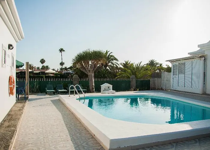 拉斯阿尔蒙纳斯简易别墅酒店 2*